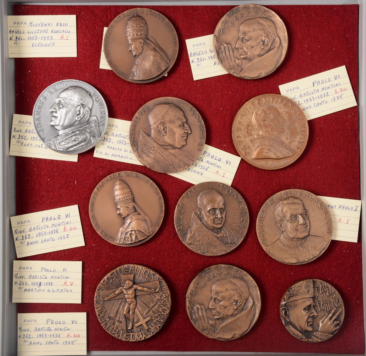 Collezione di 45 Medaglie a Carattere Religioso e Non