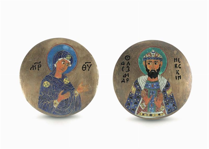 Two round plaquettes in gilt copper and cloisonné polychrome enamels depicting the Virgin Mary and Alexander Nievski. In the manner of Bizantine art from the 11th - 12th century, likely 19th - 20th century  - Auction Sculpture and Works of Art - Cambi Casa d'Aste