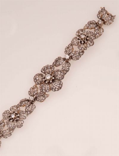 Bracciale a Motivo Floreale con Diamanti