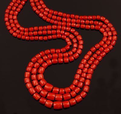 Collana a Tre Fili di Corallo Aranciato, Boules a Scalare