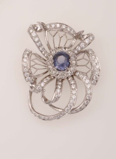 Pendente con Zaffiro Sri Lanka di Ct 4,00 Circa e Diamanti a Contorno