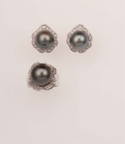 Parure Composta da Anello ed Orecchini con Perle Tahiti e Diamanti