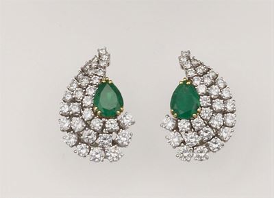 Orecchini con Smeraldi Taglio Goccia e Diamanti Taglio Brillante