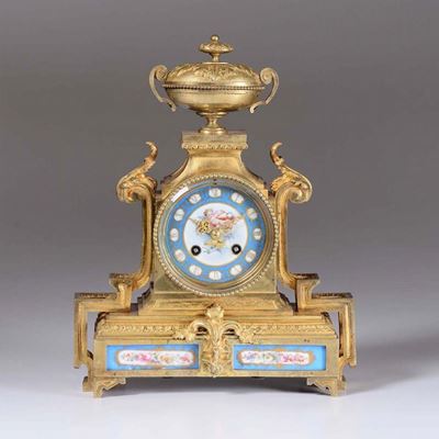 Pendola da Tavolo in Bronzo Dorato con Inserti in Porcellana, Francia, XIX Secolo