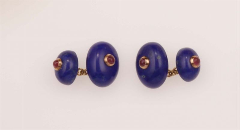 Pair of lapis lazuli and ruby cufflinks Bottoni da polso con lapislazzuli e piccoli rubini  - Auction Fine Jewels - Cambi Casa d'Aste