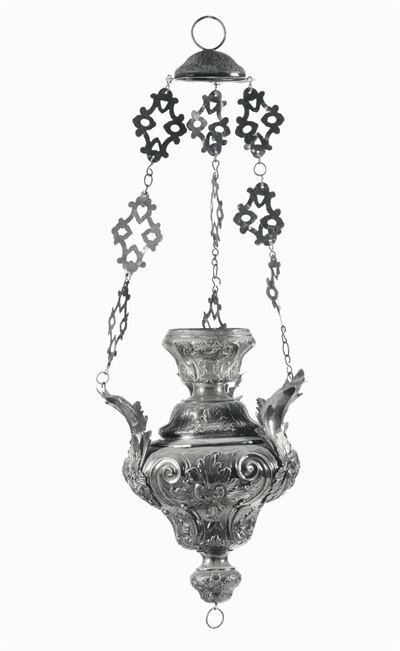 Coppia di Lampade Votive in Argento Sbalzato, Cesellato e Traforato. Genova, Bollo della Torretta...