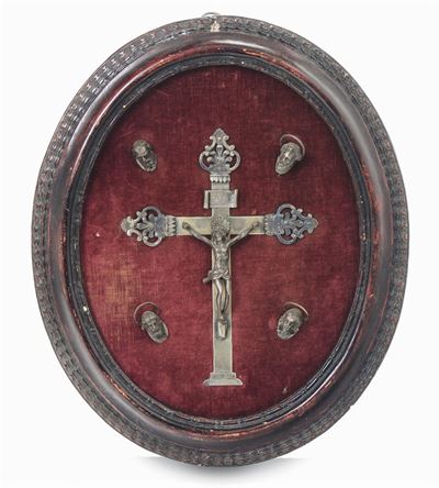 Crocifisso in Argento Montato su Pannello Ovale, XIX Secolo