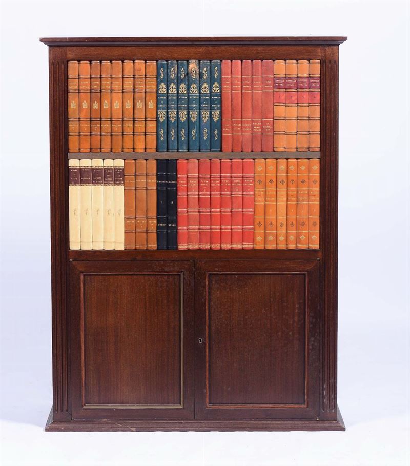Mobile bar a finta libreria base a due ante pannellate  - Asta Asta a Tempo Antiquariato - I - Cambi Casa d'Aste
