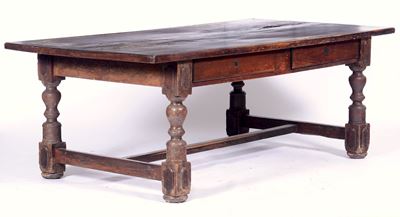 Tavolo a due cassetti, XIX secolo, legno intagliato