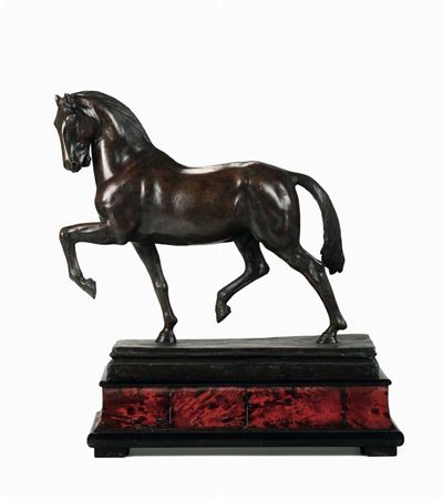 Cavallo in Bronzo su Base in Ebano con Specchiature in Tartaruga Siglato Lb, XIX-XX Secolo
