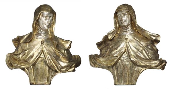 Coppia di sculture in legno dorato e argentato raffiguranti Estasi di Santa Teresa d’Avila, XVIII sec [..]