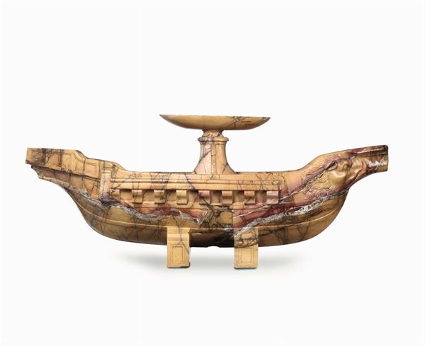 Modello in giallo antico di Numidia della navicella del Celio su base moderna in ardesia levigata, manifattura romana del XX secolo