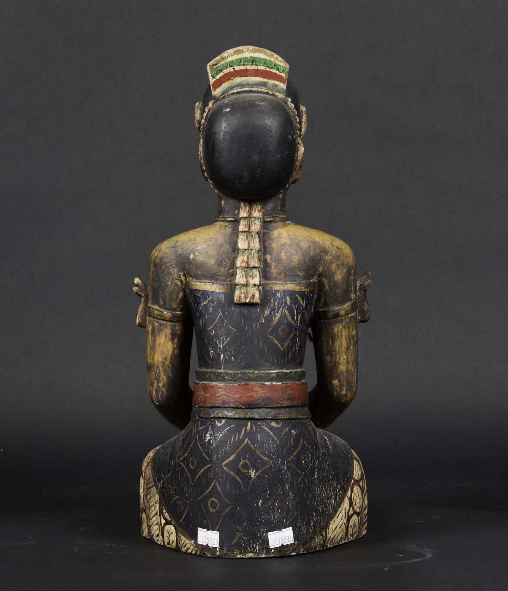 Coppia di Sculture in Legno Laccato Raffiguranti Personaggi Inginocchiati, Thailandia, XIX Secolo