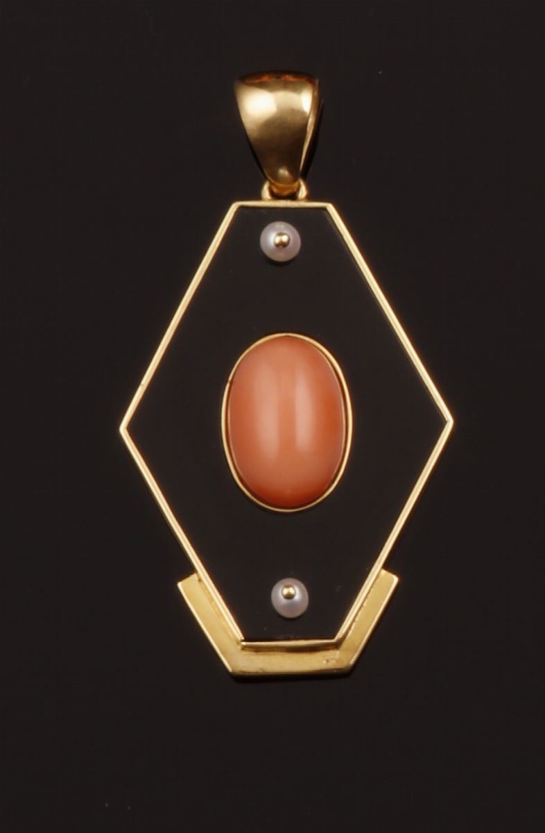 Coral, onix, pearl and gold pendant  - Auction Fine Coral Jewels - Cambi Casa d'Aste