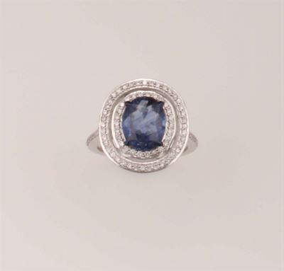 Anello con Zaffiro Sri Lanka di Ct 3,11 con Diamanti a Contorno