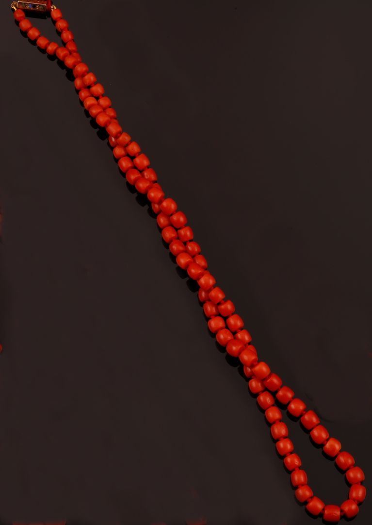 Graduated coral beads necklace with gold and enamel clasp  - Auction Fine Coral Jewels - Cambi Casa d'Aste