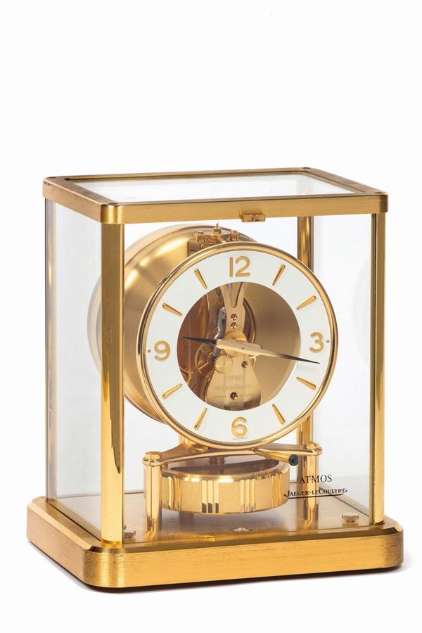 Jaeger-LeCoultre, Atmos. Fine, gilt brass and glass Atmos clock wound by barometric pressure changes. Made in the 1980's