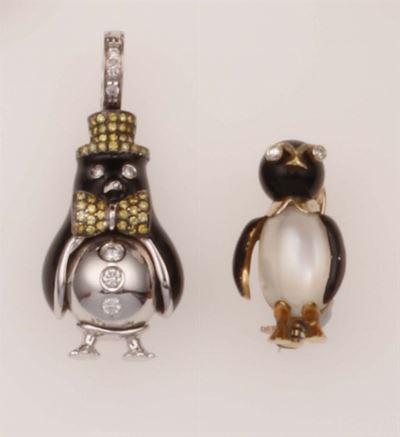 Pinguini Lotto Composto da Spilla Abate con Smalto, Clair De Lune e Piccoli Diamanti ed un Penden...
