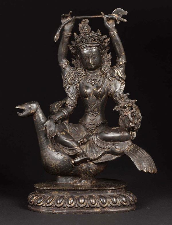 Figura di Amitaya seduta su volatile in bronzo con tracce di doratura, Nepal, probabilmente fine XIX secolo