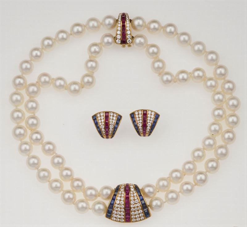 Parure composta da collana ed orecchini con perle coltivate, diamanti, rubini e zaffiri  - Asta Fine Jewels - Cambi Casa d'Aste
