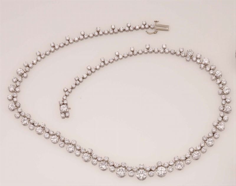 Brilliant-cut diamond and platinum necklace  - Auction Fine Jewels - Cambi Casa d'Aste
