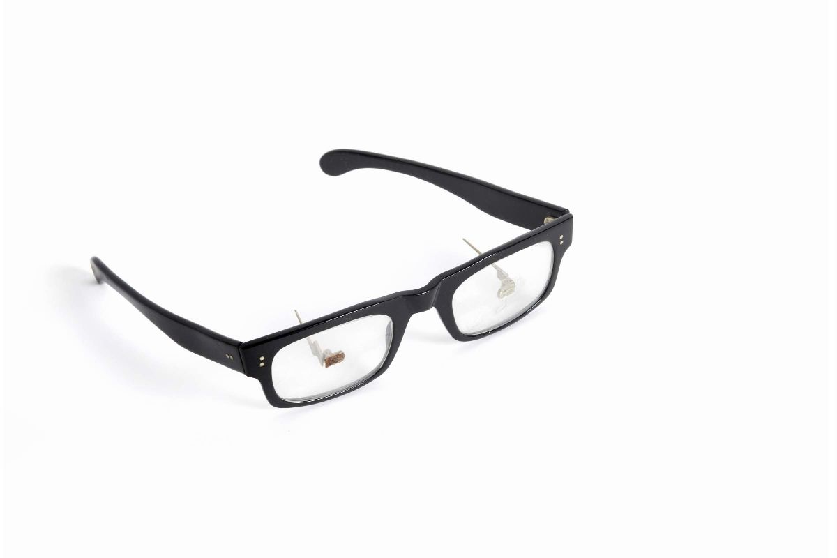 Daniel Spoerri (1930)la Lunette Noire - Optique Moderne, 1961