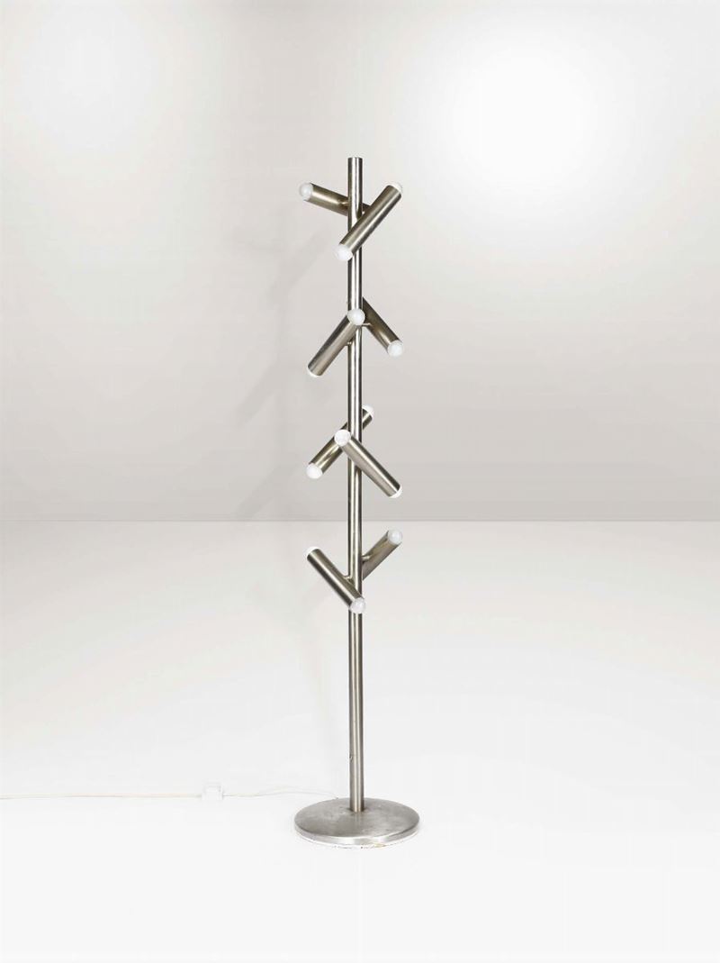 Lampada da terra con struttura in metallo cromato.  - Auction Design II - II - Cambi Casa d'Aste