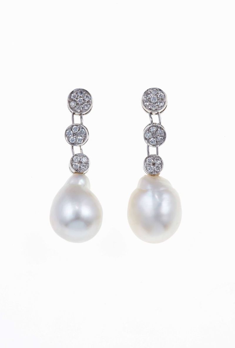 Orecchini pendenti con perla coltivata e diamanti  - Asta Vintage, Gioielli e Orologi - Cambi Casa d'Aste