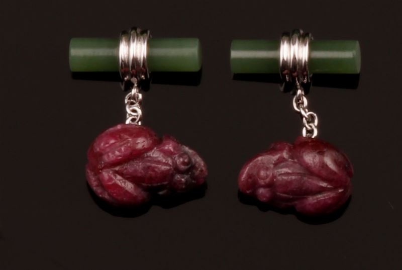 Bottoni da polso Rana con corindone rosso e giadeite verde  - Asta Fine Coral Jewels - Cambi Casa d'Aste
