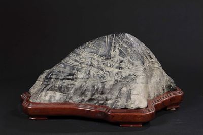 Gongshi in Pietra con Base in Legno, Cina, Dinastia Qing, XIX Secolo