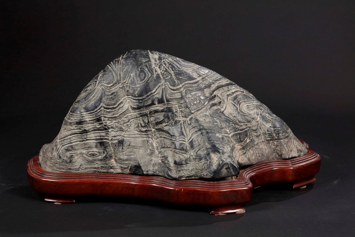 Gongshi in Pietra con Base in Legno, Cina, Dinastia Qing, XIX Secolo