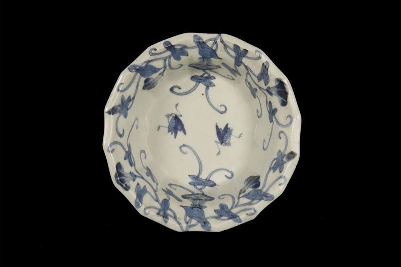 A white and blue porcelain bowl with crickets, Japan, XIX century  - Auction Chinese Works of Art - Cambi Casa d'Aste
