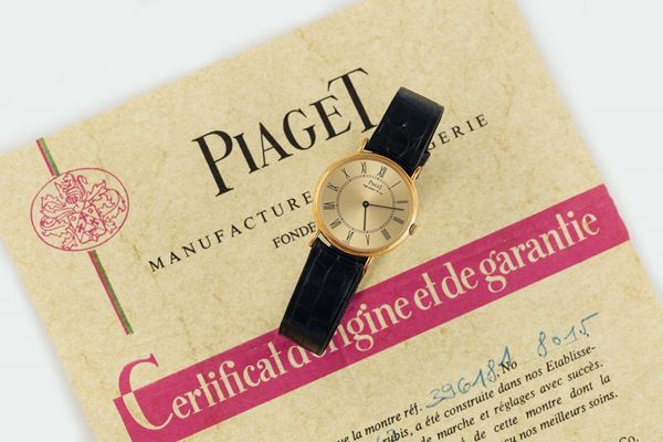 PIAGET, Ref. 8015. Fine, 18K yellow gold quartz lady's wristwatch with gold original buckle. Sold in 1982. Accompanied by the original box and  Certificate