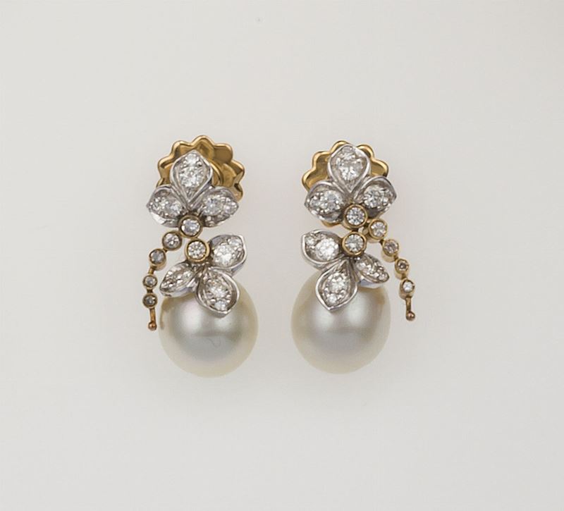 Orecchini con perle coltivate e diamanti  - Asta Spring Jewels - I - Cambi Casa d'Aste