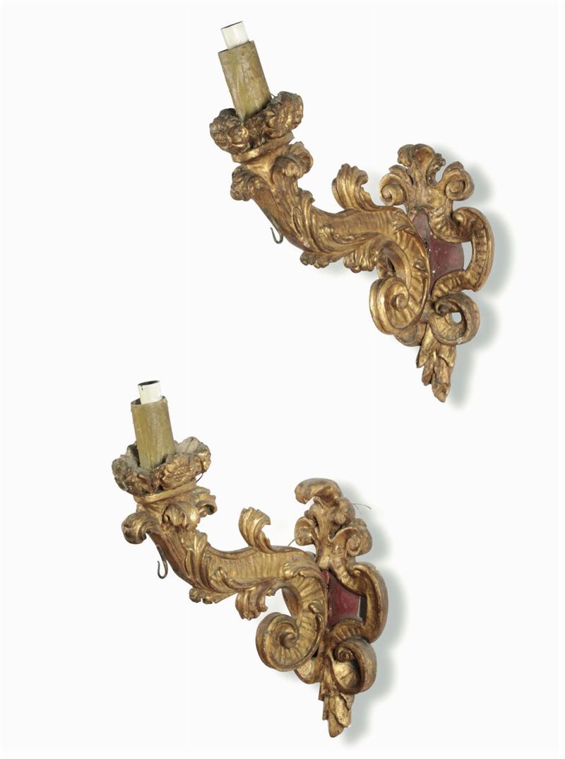 Coppia di bracci ad una fiamma in legno intagliato e dorato, Venezia XVII secolo  - Asta Antiquariato - Cambi Casa d'Aste
