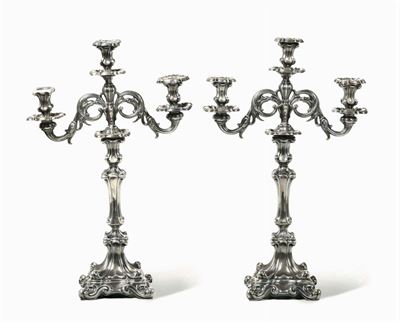 Coppia di Candelabri a Tre Fiamme in Argento Sbalzato e Cesellato, Impero Austoungarico (cecoslov...