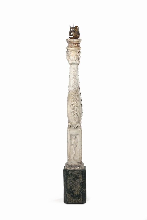 A column-shaped candle holder in sculpted white marble. Tuscan Renaissance art from the 16th century
