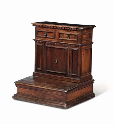 Coppia di Inginocchiatoi in Legno di Noce, Italia Centrale, XVII Secolo