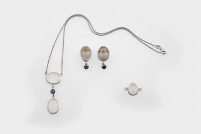 Parure Composta da Girocollo, Anello ed Orecchini con Clair De Lune e Zaffiri