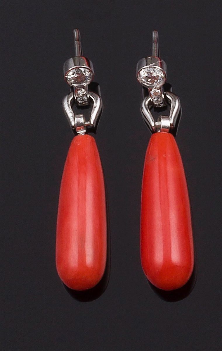 Pair of coral and diamond pendent earrings  - Auction Fine Coral Jewels - Cambi Casa d'Aste
