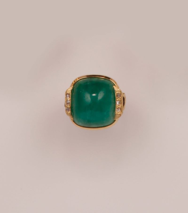 Anello con smeraldo taglio pan di zucchero, diamanti e zaffiri  - Auction Vintage, Jewels and Watches - Cambi Casa d'Aste