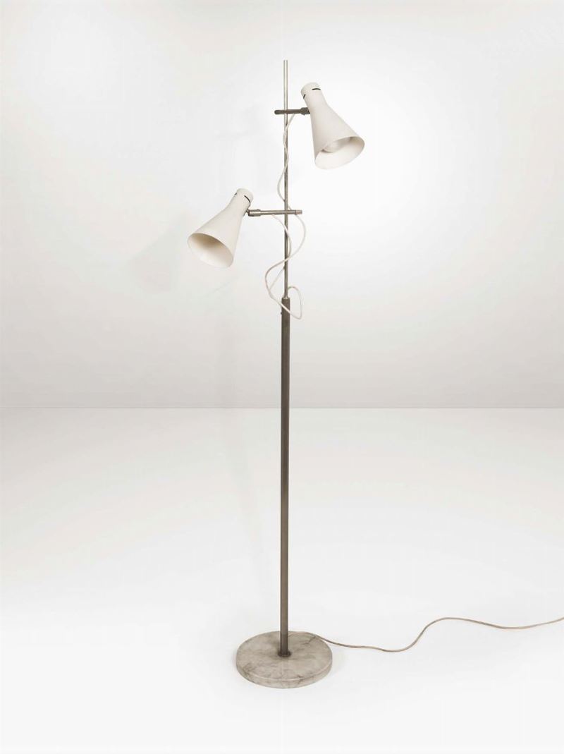 Lampada da terra con struttura in ottone nichelato e diffusori in alluminio laccato. Base in marmo.  - Asta Design II - II - Cambi Casa d'Aste