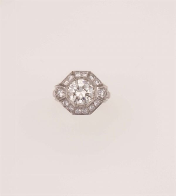 Brilliant-cut diamond weighing 3.484 carats