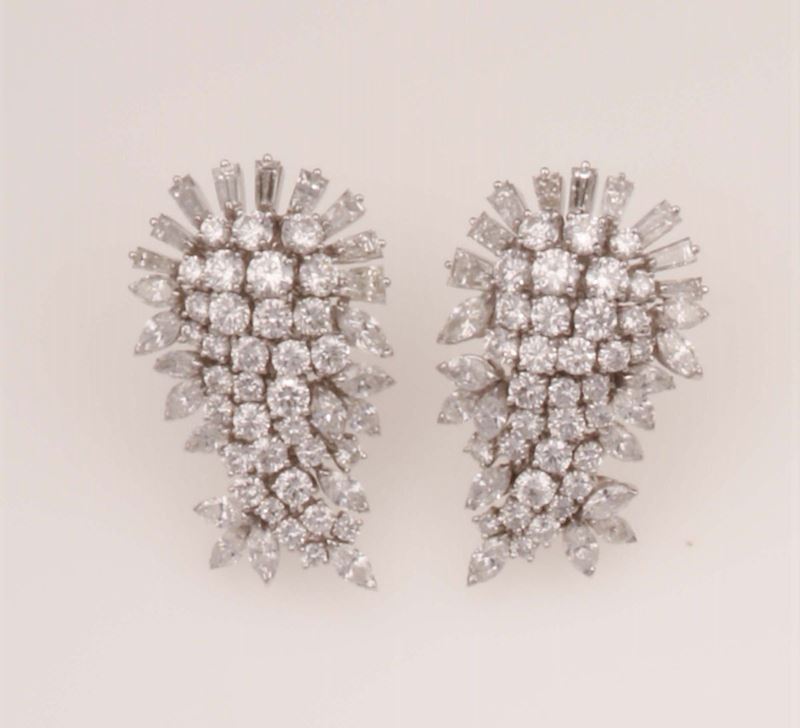 Pair of diamond and gold pendent earrings  - Auction Fine Jewels - Cambi Casa d'Aste