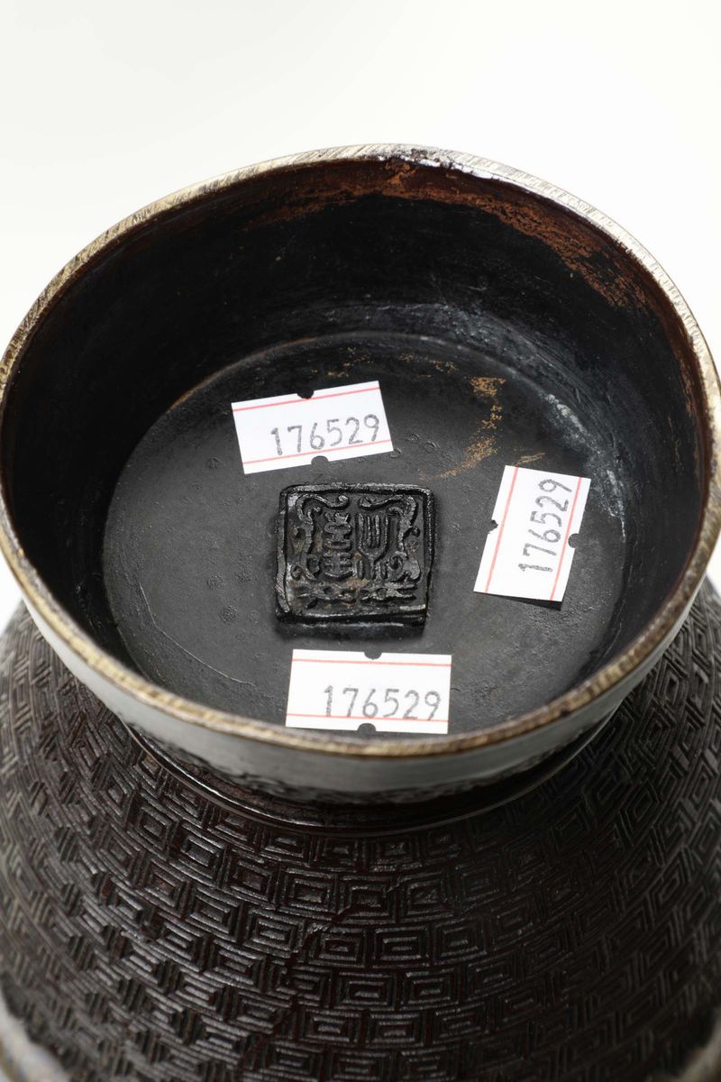 Coppia di Vasi Biansati in Metallo e Smalti Cloisonnè, XX Secolo