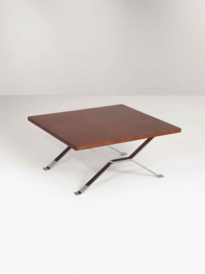 Tavolo Basso con Struttura in Acciaio e Piano in Legno.