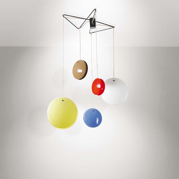 Gino Sarfatti, a 2072 Jo-Jo pendant lamp with a lacquered metal structure and methacrylate diffusers.  [..]
