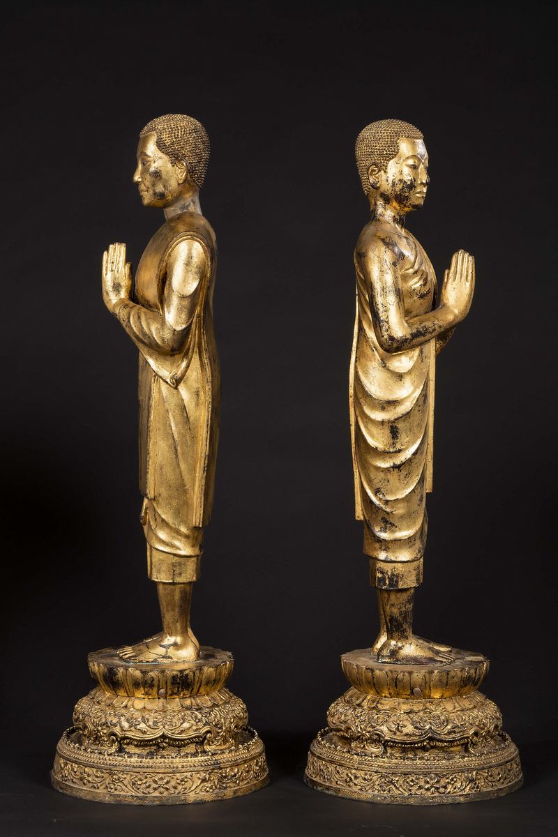 Coppia di Sculture in Bronzo Dorato Raffiguranti Monaci, Thailandia, 1880 Ca.