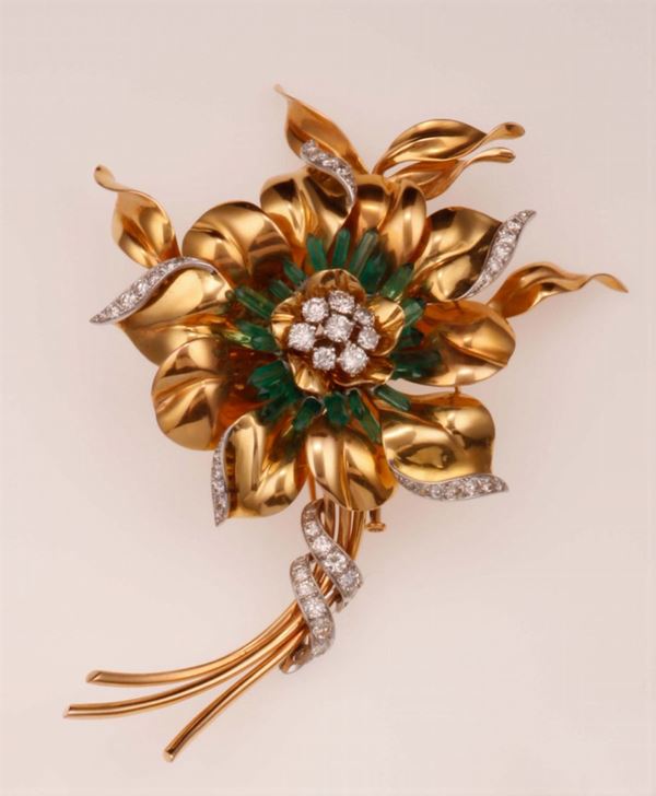 Emerald and diamond brooch. Signed Van Cleef & Arpels Paris