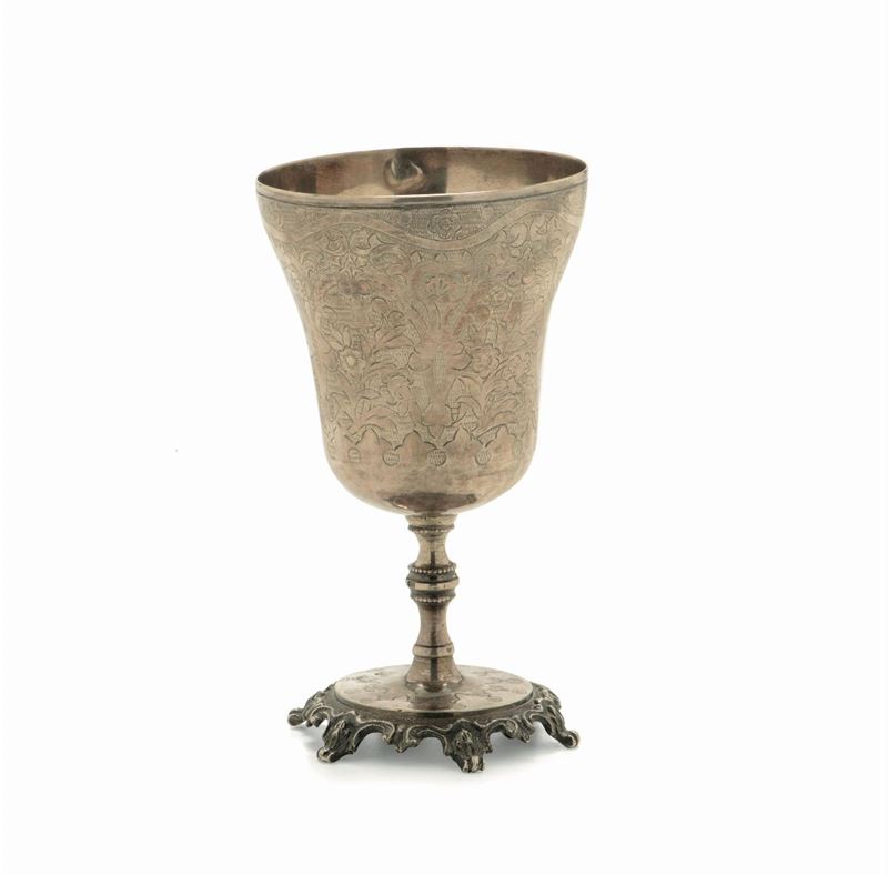 Bicchiere in argento fuso e cesellato a motivi fitoformi. Arte ottomana turca. Bolli in uso dal 1844 al 1923  - Asta Argenti da Collezione - Cambi Casa d'Aste